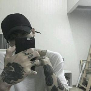 云边观景的览胜人头像
