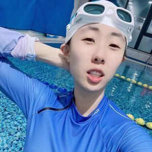 游泳教练小十八头像