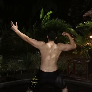 小朱朱与旺财的打橄榄球的拳击爱好者头像