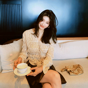 龍喜儿轻奢女装头像