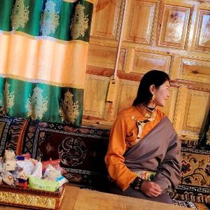 牧民措姆头像