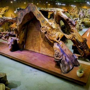 万木春雕刻头像