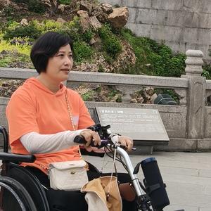 @轮椅红姐头像
