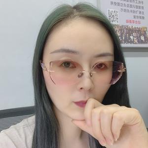 修手机的图图姐头像