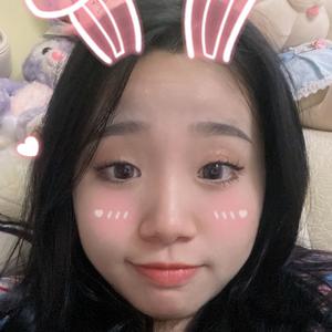 灰灰很努力吖头像