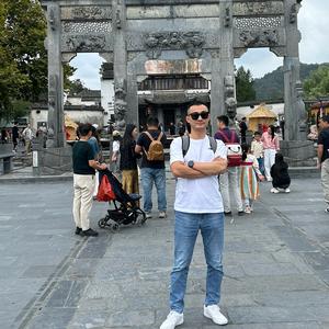 何教练头像