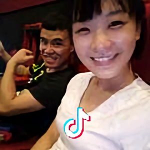 爱吃余的汪汪头像