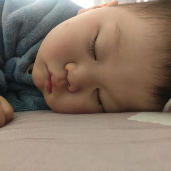 夜幕几许孤枕人头像