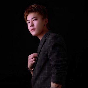 淄博男士设计师希诚头像
