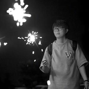教语文的卑微小张头像