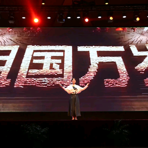 凝神的优雅头像