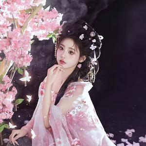 风中优雅赏景的小女人头像