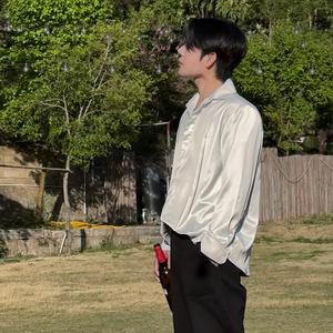 宫毅-轻奢风智能剪烫头像