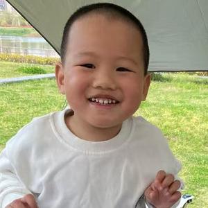 小翊看世界头像