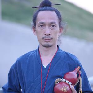 逍遥客持福头像