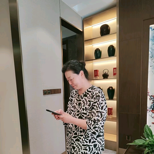 燕子红头像