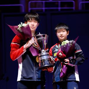逐光安年头像