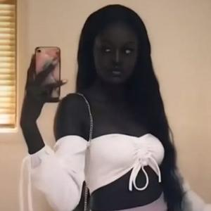 美人痣头像