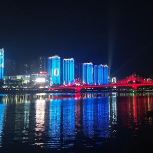 岭上揽月之趣头像