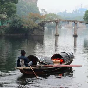 悠闲乌篷船头像