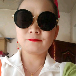 心善的女开心的玫瑰头像