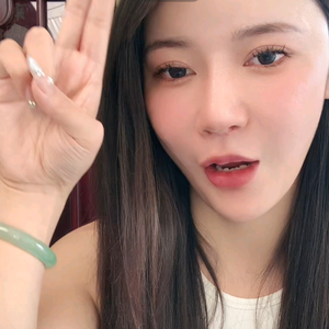 小熊青青头像