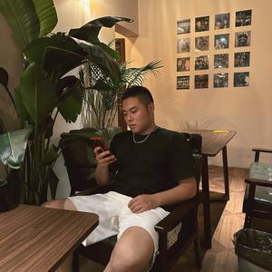 飞天小男警头像