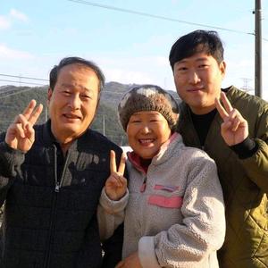 韩国兴三一家人头像