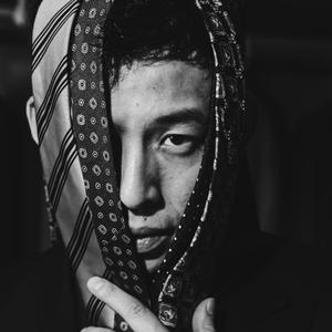 男哥的橱窗头像