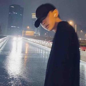 小鱼小鱼吃虾米呀头像