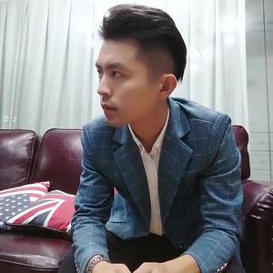 钢琴老师看世界头像