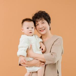 初一奶奶带娃记头像