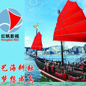 波澜不惊江中石头像