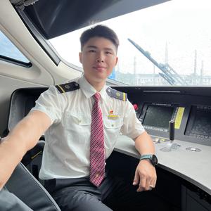 火车司机小维头像