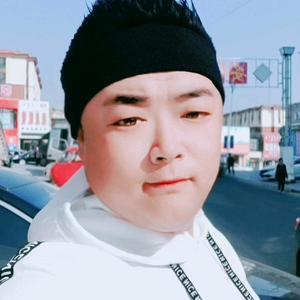 白小胖街头歌手头像