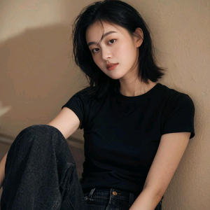 古镇桥洞望小船过头像