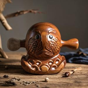在牧场欣赏骏马人头像