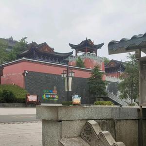 喜庆的青山LaR头像
