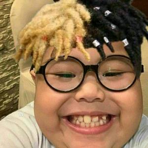胸口碎大石头像