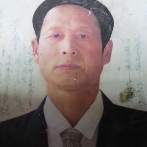 独立寒秋，人生何去！头像