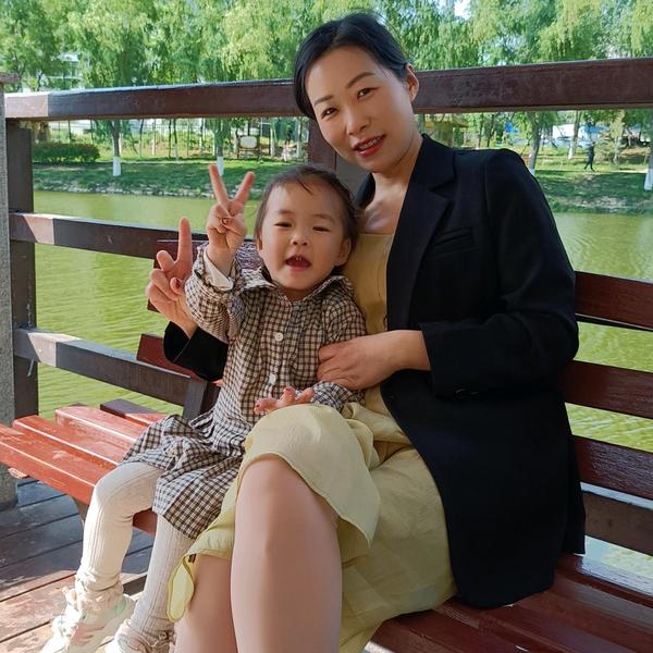 一凡和妈妈的幸福头像