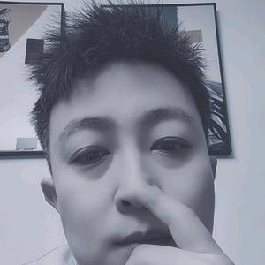 海边畅快冲浪的老手头像