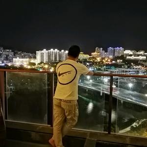 上进Six哥头像