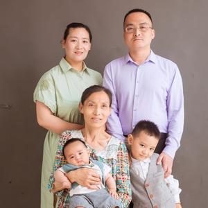 磊哥一家人头像
