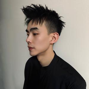 王荻头像