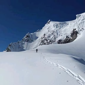 雪山晨曦h头像