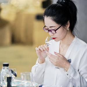 诗酒趁年华YXY头像