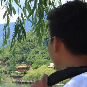 16岁学设计的青年头像