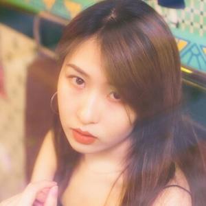 聪明的洒脱小红花头像