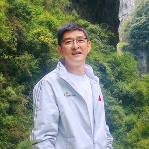 国梁聊掼蛋头像
